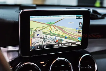 GLC350e 안드로이드 M2C200A 장착 텐션업된 실내