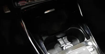 벤츠 CLA 45AMG 센터 콘솔 덮개형이 있다는거 알고 계셨나요 !? 무선충전기 추가! C118