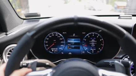 벤츠 GLC43 AMG 바디킷 차량에 계기판 AMG 퍼포먼스 코딩과 센터페시아 카본 수전사// 핸들 공임 교체 X253