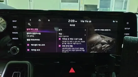 쏘렌토MQ4 대쉬보드만 순정엠비언트 시공과 근접도어모듈과 엠비언트 가변색상 모듈 장착