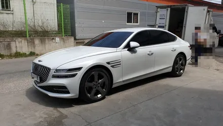 화사한 베이지 신형 G80 RG3의 순정연동 송풍구 엠비언트 시공
