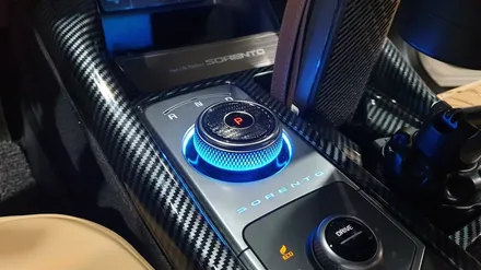 쏘렌토MQ4, K5DL3 순정연동 조그다이얼 엠비언트, 자동색상변환모듈까지...