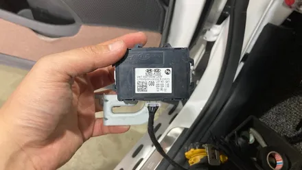쏘렌토MQ4 대쉬보드만 순정엠비언트 시공과 근접도어모듈과 엠비언트 가변색상 모듈 장착