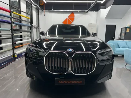 양천구 랩핑 BMW740i 앞범퍼 사고처리 랩핑 재시공(비닐프로그 페인트블랙) / 인천시 서구