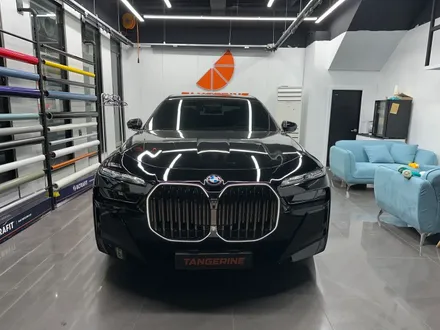 양천구 랩핑 BMW740i 앞범퍼 사고처리 랩핑 재시공(비닐프로그 페인트블랙) / 인천시 서구
