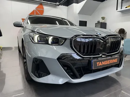 서울랩핑 bmw g60 5시리즈 그릴 랩핑(비닐프로그 하이글로시블랙) / 서울 양천구, 강서구, 목동