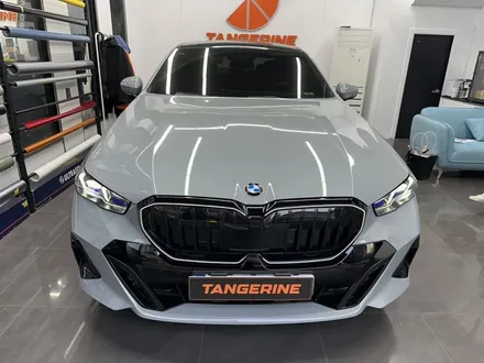 서울랩핑 bmw g60 5시리즈 그릴 랩핑(비닐프로그 하이글로시블랙) / 서울 양천구, 강서구, 목동