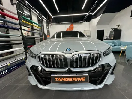 서울랩핑 bmw g60 5시리즈 그릴 랩핑(비닐프로그 하이글로시블랙) / 서울 양천구, 강서구, 목동