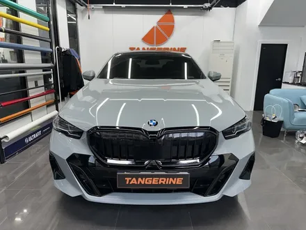 서울랩핑 bmw g60 5시리즈 그릴 랩핑(비닐프로그 하이글로시블랙) / 서울 양천구, 강서구, 목동
