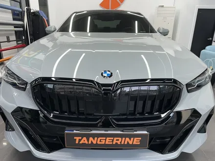 서울랩핑 bmw g60 5시리즈 그릴 랩핑(비닐프로그 하이글로시블랙) / 서울 양천구, 강서구, 목동