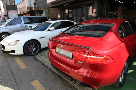 재규어 XE S 카본 프론트 립, 카본 스포일러, SVR버전 마엘스톰 휠 장착 / 서울 송파