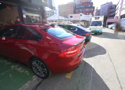 재규어 XE S 카본 프론트 립, 카본 스포일러, SVR버전 마엘스톰 휠 장착 / 서울 송파