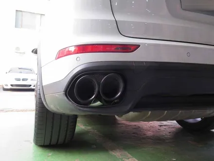 포르쉐 뉴 카이엔  블랙 머플러 팁 / 포르쉐 카이엔 터보 머플러 팁 블랙 / black version dual exhaust tips / 서울 송파