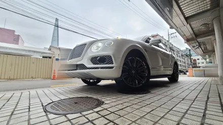 벤틀리 벤테이가 전동사이드스텝과 22인치 GT Speed 휠을 장착하였습니다. / 서울 송파