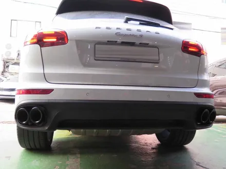 포르쉐 뉴 카이엔  블랙 머플러 팁 / 포르쉐 카이엔 터보 머플러 팁 블랙 / black version dual exhaust tips / 서울 송파