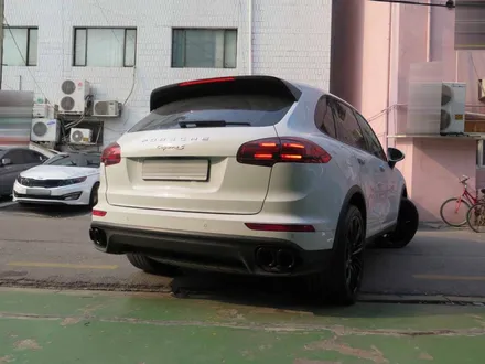 포르쉐 뉴 카이엔  블랙 머플러 팁 / 포르쉐 카이엔 터보 머플러 팁 블랙 / black version dual exhaust tips / 서울 송파