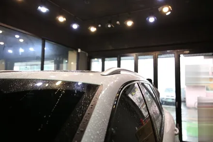 파츠 하나로 이미지를 확 변화시켜줄 아이템이죠! 포르쉐 카이엔 실버 루프 레일 장착! / 서울 송파
