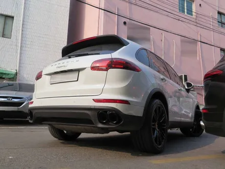 포르쉐 뉴 카이엔  블랙 머플러 팁 / 포르쉐 카이엔 터보 머플러 팁 블랙 / black version dual exhaust tips / 서울 송파