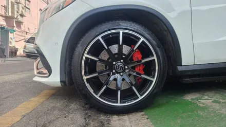 GLE 63 AMG 22인치 휠 브라부스 모노블럭 Z를 장착하였습니다. / 서울 송파