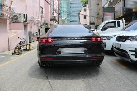 포르쉐 파나메라 4S 디자인 블랙 듀얼 머플러 팁 장착 / 서울 송파