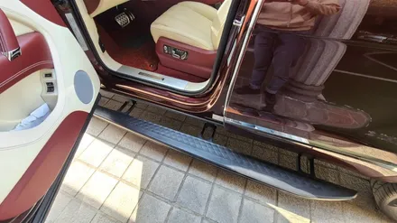 벤틀리 벤테이가 전동식 사이드스텝 정품형으로 세팅완료! / 서울 송파