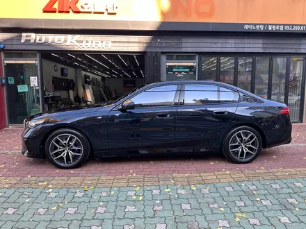 울산 BMW 썬팅 5시리즈 G60 반사 미친색감 유쉴드 바이올렛 / 울산 남구