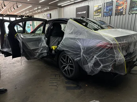 울산 BMW 썬팅 5시리즈 G60 반사 미친색감 유쉴드 바이올렛 / 울산 남구