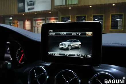 벤츠 GLA 뒷자리 필수품인 열선시트와 아틀란3D 네비게이션 터치매립
