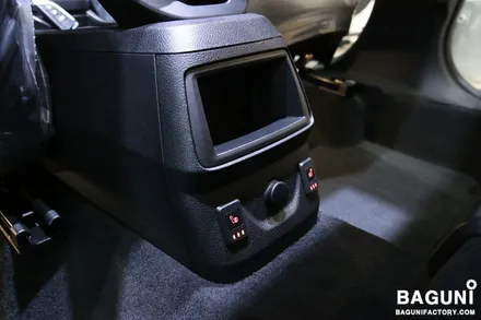액티브 투어러 출고전 탁송차량의 뒷자리 디지털 열선시트 시공기 [ BMW 전문 동대문구 바구니팩토리 ]