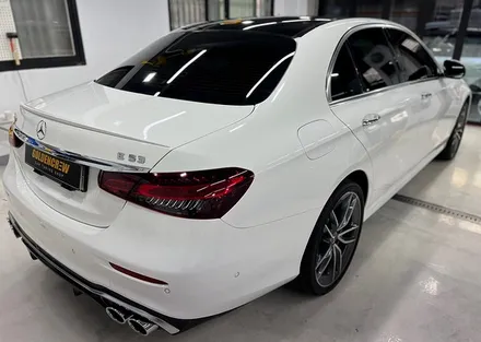 벤츠 E53 AMG 사틴블랙 전체랩핑_윈도우크롬딜리트_센터페시아카본랩핑_차량드레스업_사틴블랙랩핑_강서구랩핑_강서구PPF / 서울 강서구