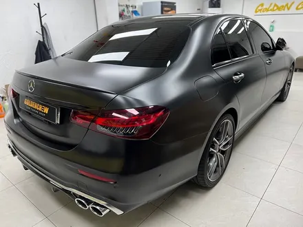 벤츠 E53 AMG 사틴블랙 전체랩핑_윈도우크롬딜리트_센터페시아카본랩핑_차량드레스업_사틴블랙랩핑_강서구랩핑_강서구PPF / 서울 강서구