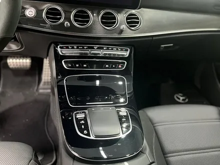 벤츠 E53 AMG 사틴블랙 전체랩핑_윈도우크롬딜리트_센터페시아카본랩핑_차량드레스업_사틴블랙랩핑_강서구랩핑_강서구PPF / 서울 강서구