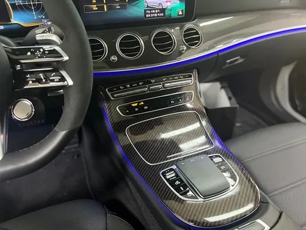 벤츠 E53 AMG 사틴블랙 전체랩핑_윈도우크롬딜리트_센터페시아카본랩핑_차량드레스업_사틴블랙랩핑_강서구랩핑_강서구PPF / 서울 강서구