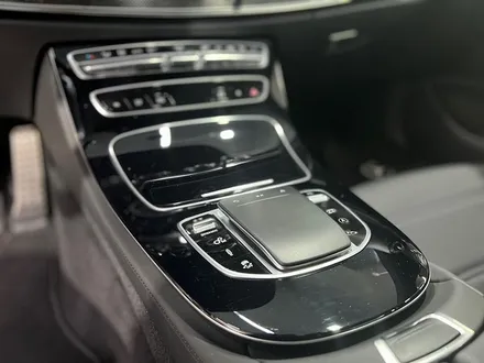 벤츠 E53 AMG 사틴블랙 전체랩핑_윈도우크롬딜리트_센터페시아카본랩핑_차량드레스업_사틴블랙랩핑_강서구랩핑_강서구PPF / 서울 강서구