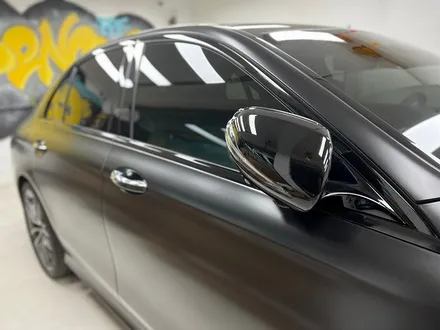 벤츠 E53 AMG 사틴블랙 전체랩핑_윈도우크롬딜리트_센터페시아카본랩핑_차량드레스업_사틴블랙랩핑_강서구랩핑_강서구PPF / 서울 강서구