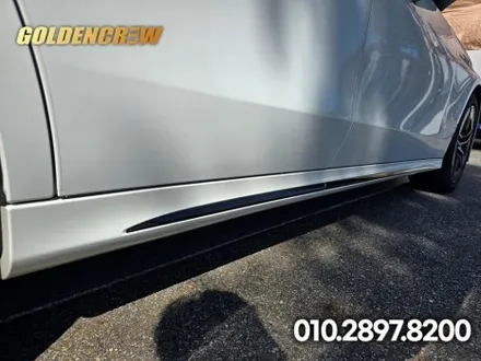 E클래스(W214) 벤츠 E300 크롬죽이기와 사이드미러 부분랩핑 시공 / 서울 강서구 공항동