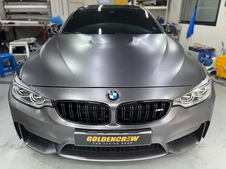 BMW M4 쿠페 전체랩핑 시공_사틴다크그레이랩핑_차량드레스업_강서구랩핑_강서구PPF_차량랩핑 / 서울 강서구