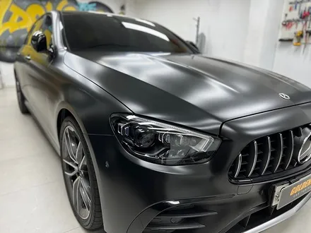 벤츠 E53 AMG 사틴블랙 전체랩핑_윈도우크롬딜리트_센터페시아카본랩핑_차량드레스업_사틴블랙랩핑_강서구랩핑_강서구PPF / 서울 강서구