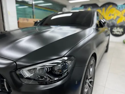 벤츠 E53 AMG 사틴블랙 전체랩핑_윈도우크롬딜리트_센터페시아카본랩핑_차량드레스업_사틴블랙랩핑_강서구랩핑_강서구PPF / 서울 강서구