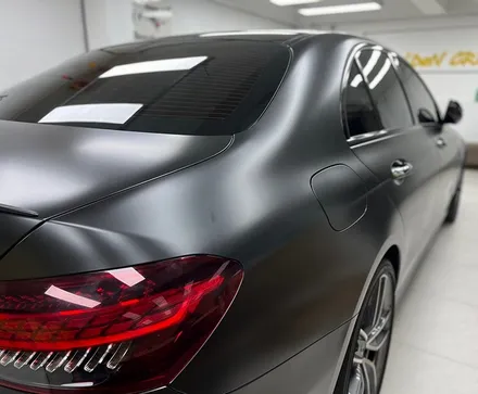 벤츠 E53 AMG 사틴블랙 전체랩핑_윈도우크롬딜리트_센터페시아카본랩핑_차량드레스업_사틴블랙랩핑_강서구랩핑_강서구PPF / 서울 강서구