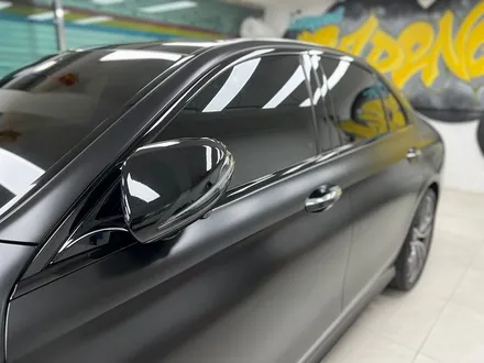 벤츠 E53 AMG 사틴블랙 전체랩핑_윈도우크롬딜리트_센터페시아카본랩핑_차량드레스업_사틴블랙랩핑_강서구랩핑_강서구PPF / 서울 강서구