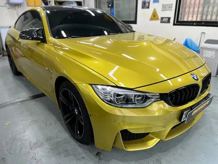BMW M4 쿠페 전체랩핑 시공_사틴다크그레이랩핑_차량드레스업_강서구랩핑_강서구PPF_차량랩핑 / 서울 강서구