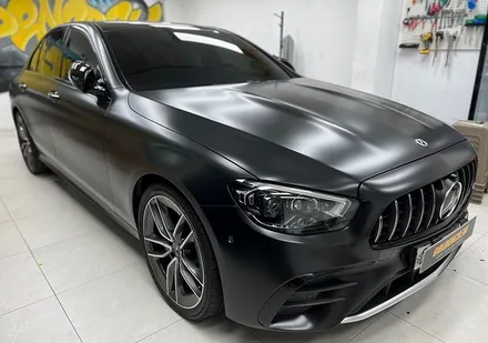 벤츠 E53 AMG 사틴블랙 전체랩핑_윈도우크롬딜리트_센터페시아카본랩핑_차량드레스업_사틴블랙랩핑_강서구랩핑_강서구PPF / 서울 강서구