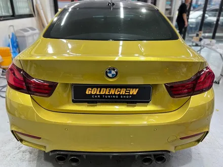 BMW M4 쿠페 전체랩핑 시공_사틴다크그레이랩핑_차량드레스업_강서구랩핑_강서구PPF_차량랩핑 / 서울 강서구
