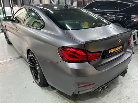 BMW M4 쿠페 전체랩핑 시공_사틴다크그레이랩핑_차량드레스업_강서구랩핑_강서구PPF_차량랩핑 / 서울 강서구