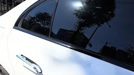 E클래스(W214) 벤츠 E300 크롬죽이기와 사이드미러 부분랩핑 시공 / 서울 강서구 공항동