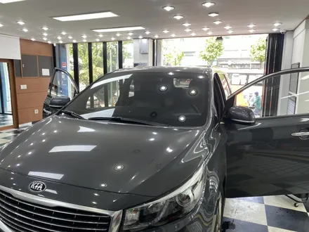 인천 카니발 스미스클럽 t2 재 썬팅 작업