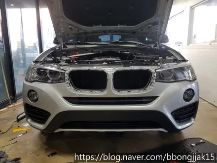 포항 BMW X4 사고로인해 프런트 범퍼 및 조수석 휀더 부분랩핑 시공하다 / 포항, 경주
