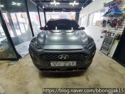 포항 기아 코나 브렌톤 엠블럼 교체 및 컵홀더 도어내캐치 LED 이식으로 분위기를 업그레이드 하다 / 포항, 경주