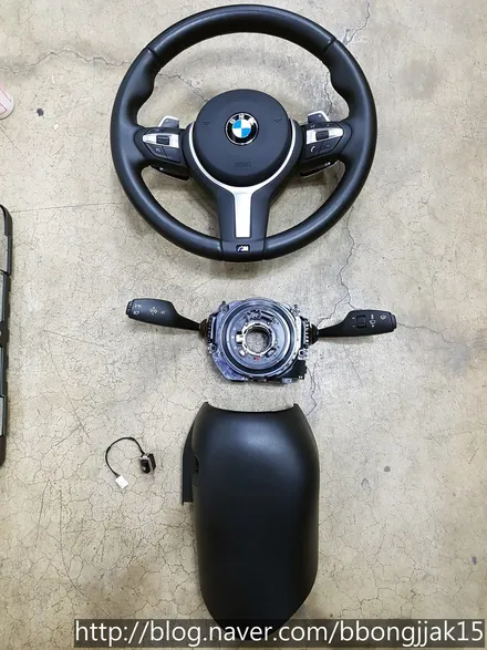 BMW 3시리즈 일반 핸들에서 M패키지 핸들 및 코딩 이식 시공사례후기 포항 경주 울산 울진 영덕 신차검수 언더코팅 썬팅 루프스킨 파워LED 안개등 전조등 / 포항, 경주